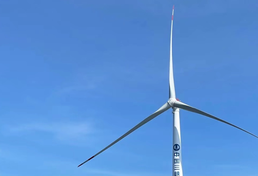 我国首座漂浮式海上风电平台成功安装